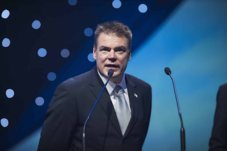 Raimo Helmiselta erikoinen letkautus