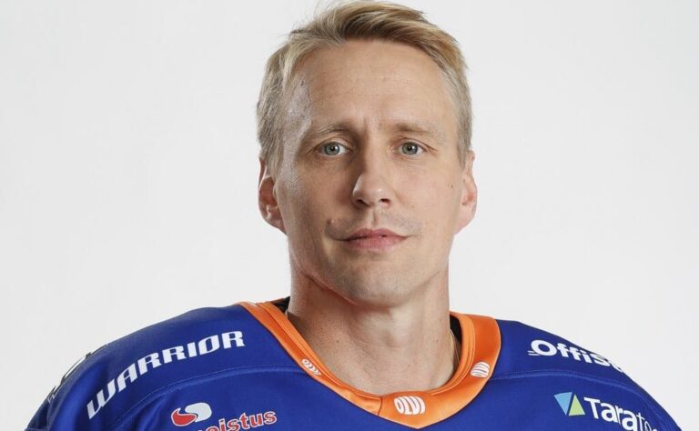 Liiga: Veli-Matti Savinainen teki historiaa!