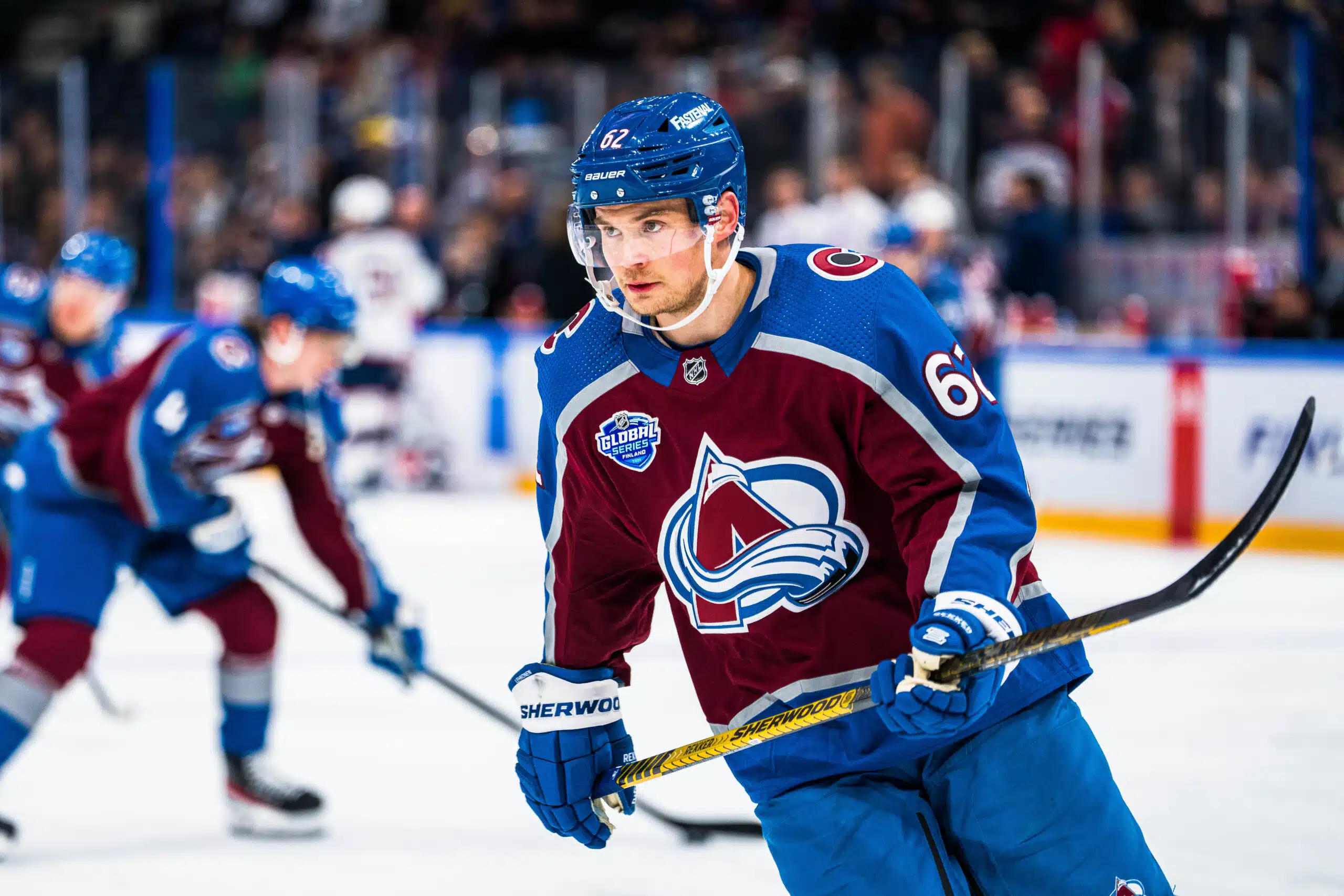 Artturi Lehkonen palasi NHL-jäille tehokkaana – Coloradon supertähdelle 5 syöttöpistettä