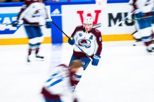 Joe Sakic paljastaa Cale Makarin sopimuksen kulissit – ”Ei ollut edes neuvottelu