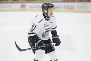 1 061 Liiga-ottelua pelannut Juhani Jasu palasi kiekon pariin uudessa roolissa