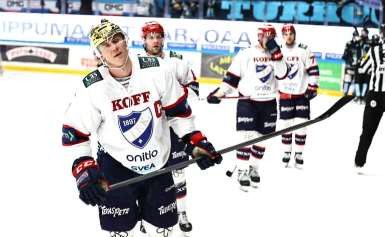 HIFK:n ovi käy – väkeä ulos, vähän sisään