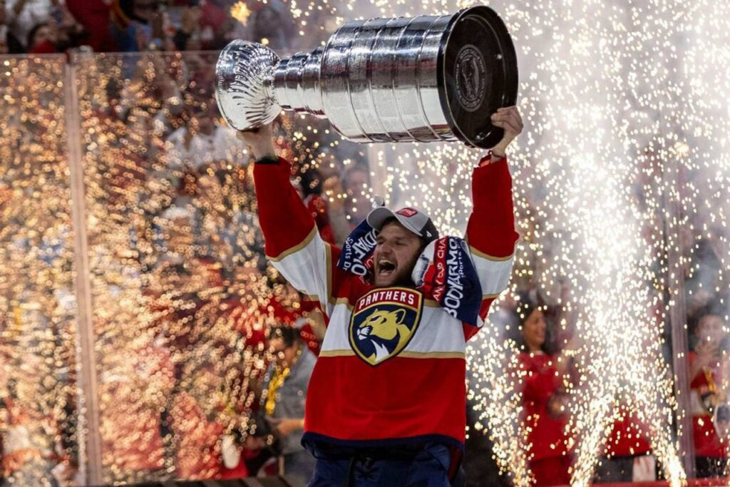 Suomalaista historiaa! Florida Panthers vei Stanley Cupin – Aleksander Barkov kapteeni, 5 suomalaista voittajaa!