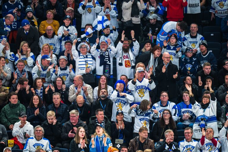 Näkökulma: Leijonien örvellysturismi on katoavaa kansanhuvia