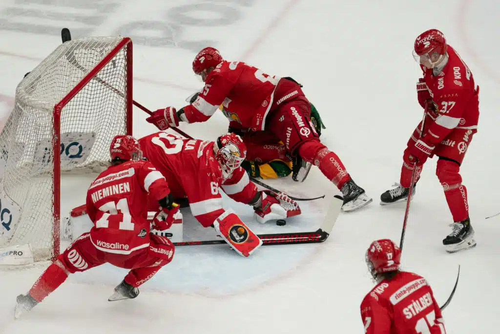 Vaasan Sportille useita sopimuksia