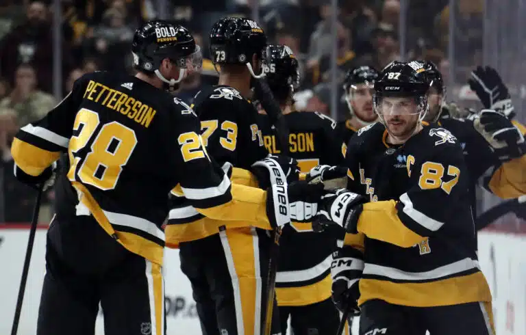 NHL:ssä rysähti neljän pelaajan jättikauppa