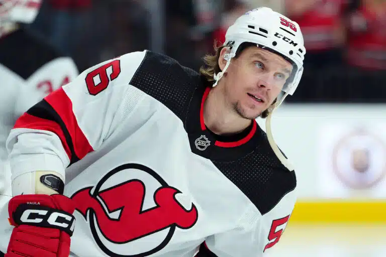 Erik Haula edelleen sivussa – William Nylander kuritti New Jerseyä