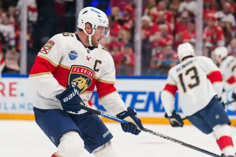 Aleksander Barkov syötteli Tampan kumoon – suomalaisilla hurja ilta