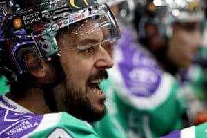 Juhamatti Aaltoselta tuima reaktio TV-lähetyksessä Tampereen fanipelleilyyn: ”Ihan futishommia”