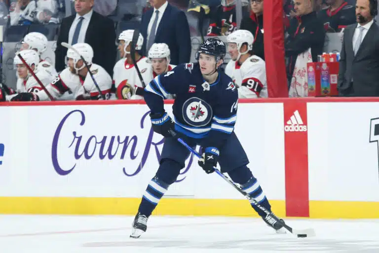Historiaa tehnyt suomalainen NHL-puolustaja avautuu vaikeuksistaan: ”En aio valehdella – päässäni on pyörinyt kaikenlaista”