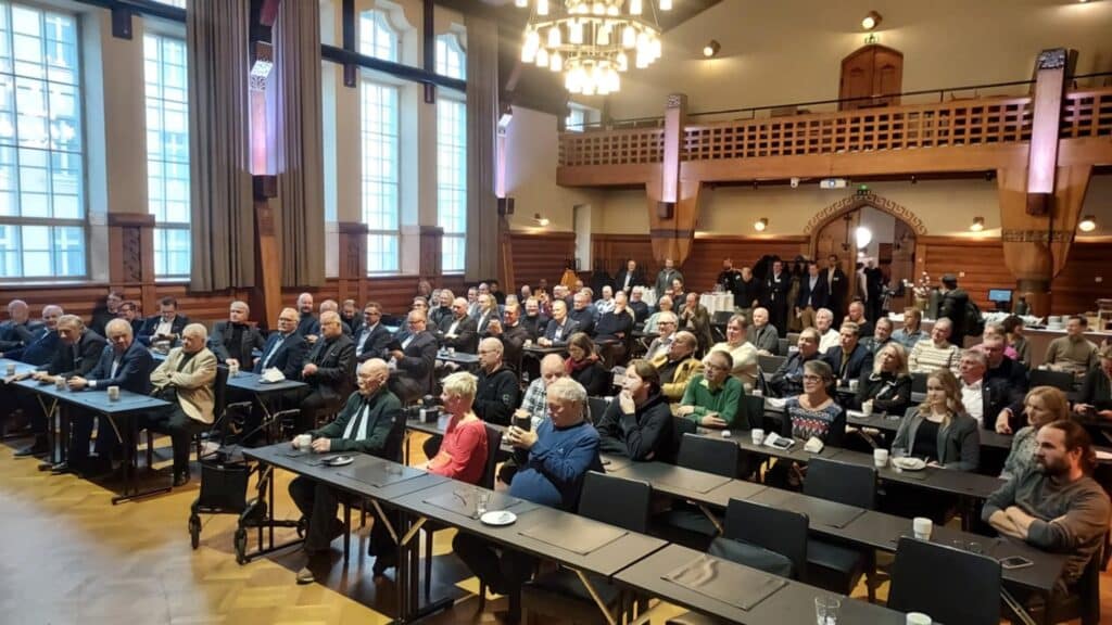 Amatööreistä Ammattilaisiksi -kirjan julkistamistilaisuus