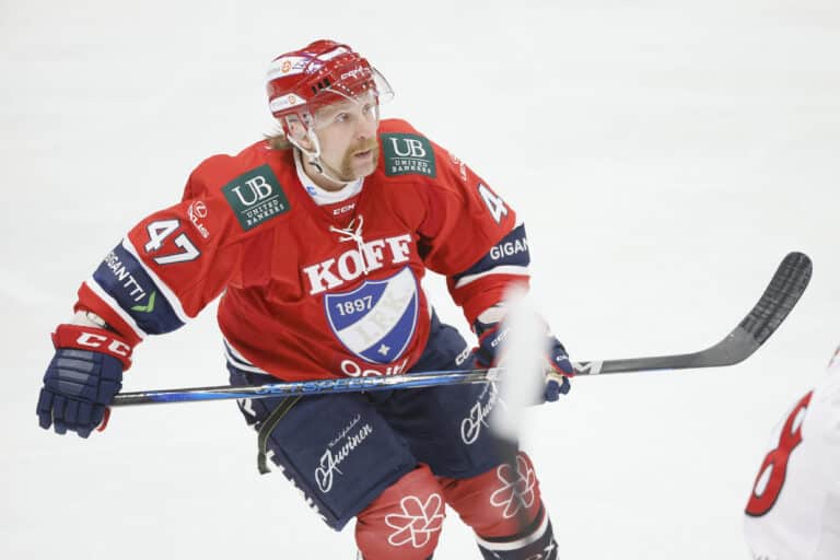 Leo Komarov hämmästelee – ”Se sattuu aina meille”