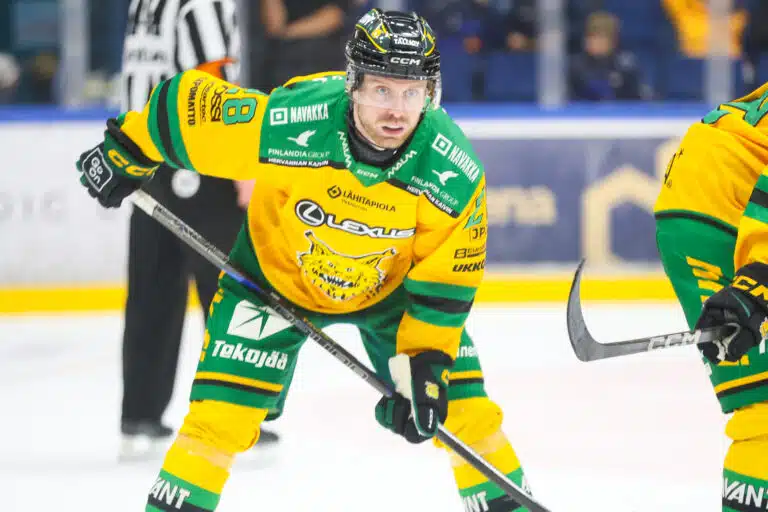 Ilvekselle sopimus ruotsalaispelaajan kanssa