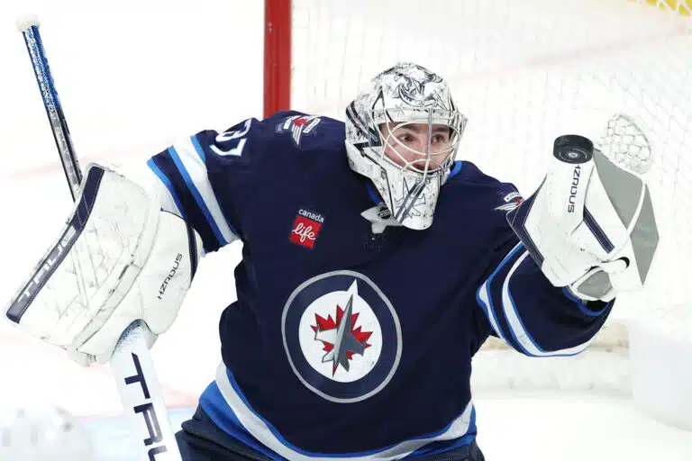 Uskomaton kausi – NHL-tähti nousi Martin Brodeurin rinnalle