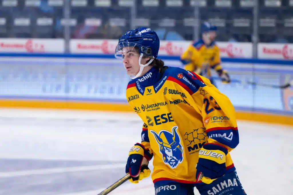 Turbulenssi jatkuu Jukureissa – pelaaja poistui