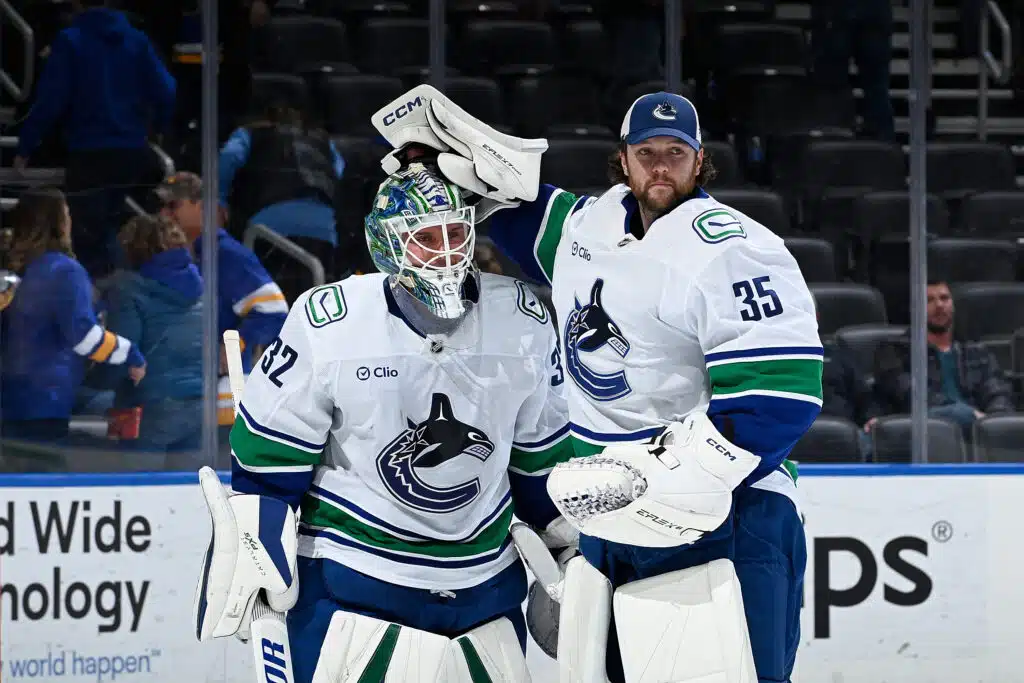 Paljastus kulissien takaa: Näin supertähtien draama repi Canucksin pukukopin riekaleiksi