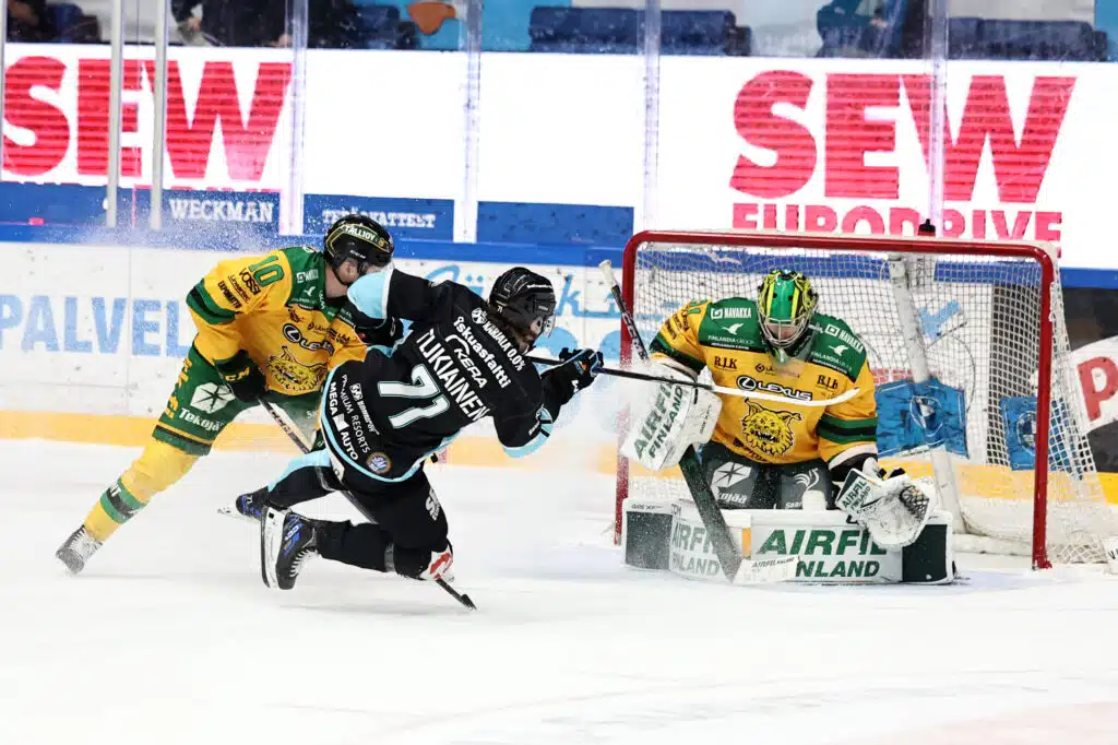 Kriisijoukkue Pelicans yllätti – TPS silti edelle