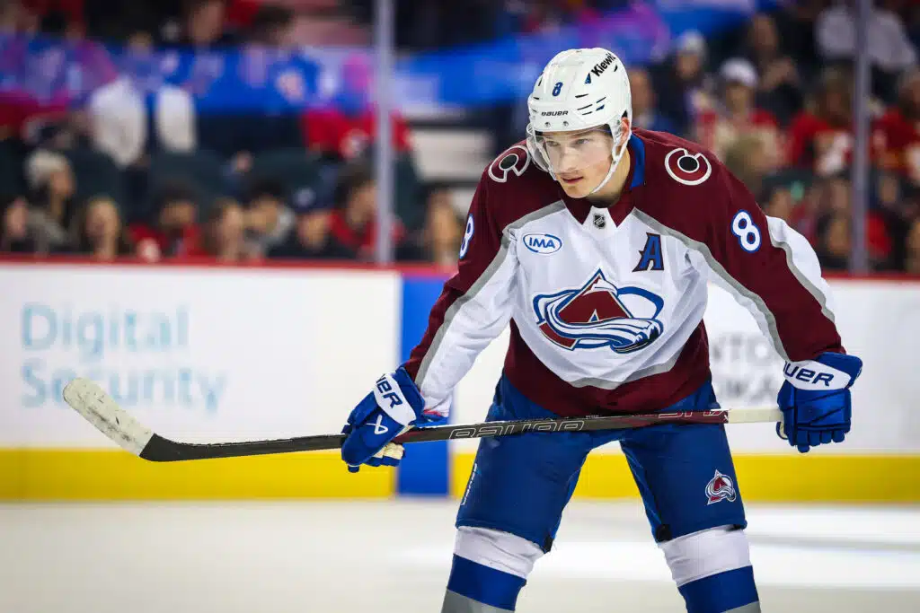 Cale Makar lähes Bobby Orrin ja Paul Coffeyn veroinen