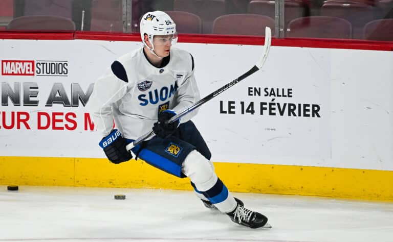 Kaapo Kakko pääsee Ruotsin kimppuun