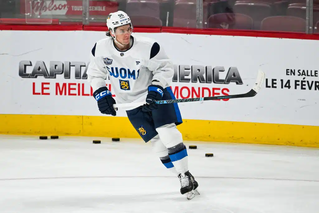 Leijonien pelaajan leikki-ikäinen lapsikin katsoi NHL-tähtien kohutappelua