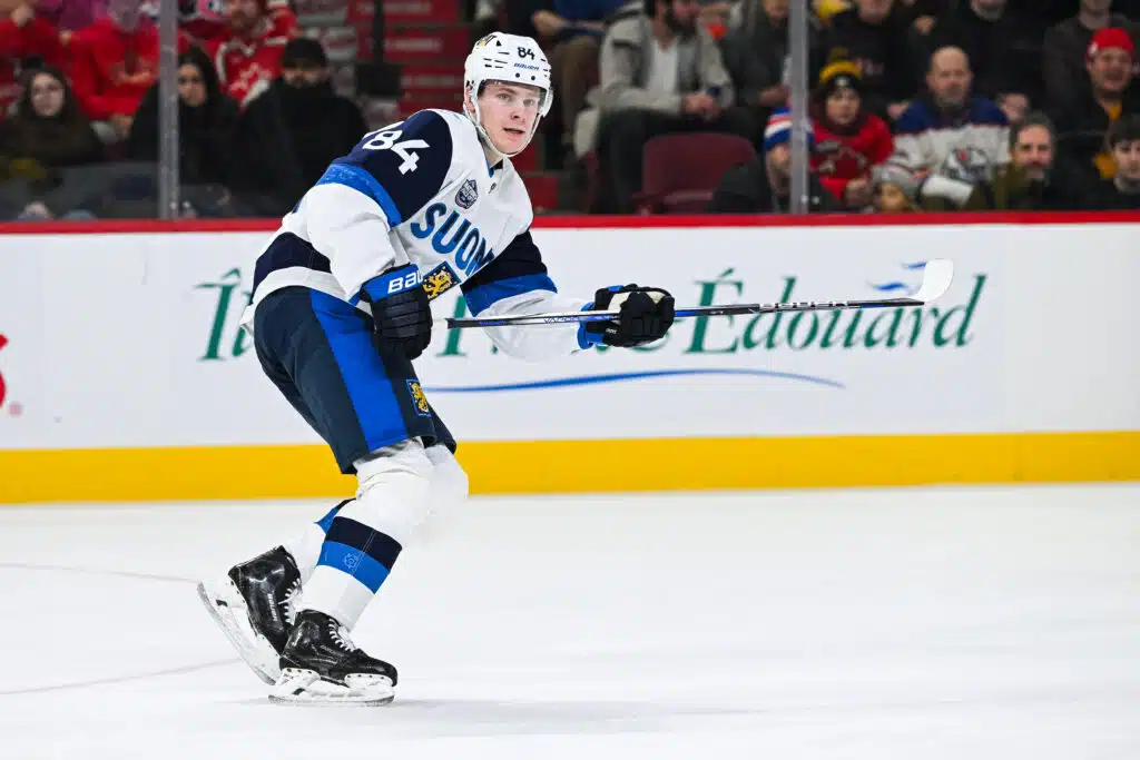 Kaapo Kakolle ällistyttävät kehut – NHL-toimittaja nostaa Leijona-tähden jalustalle