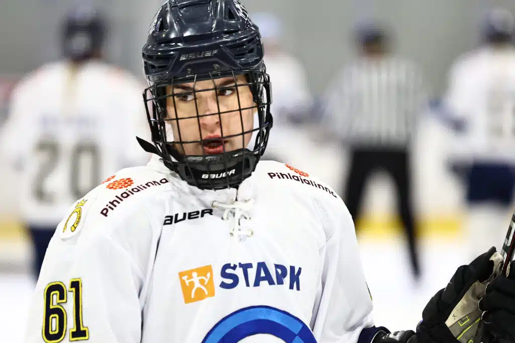 Kiekko-Espoo tarrasi lähelle mestaruutta – valitettavaa yleisökatoa