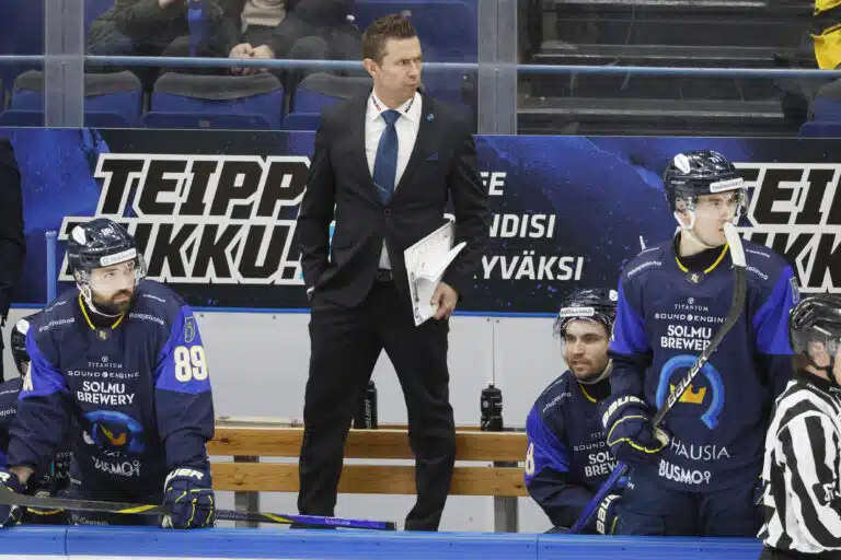 Jyrki Aho pudotuspelimoodissa – ”Koitetaan takakarvata kovempaa”