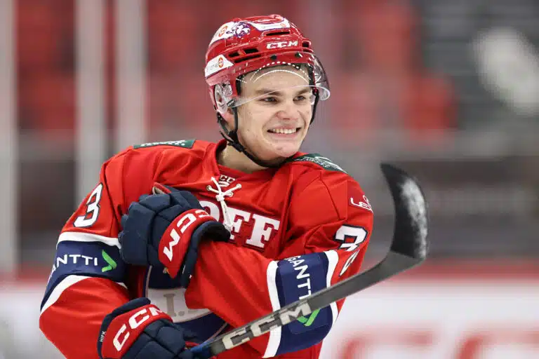 Suomalainen NHL-varaus ihmeissään treidipommista: ”Tuli shokkina”
