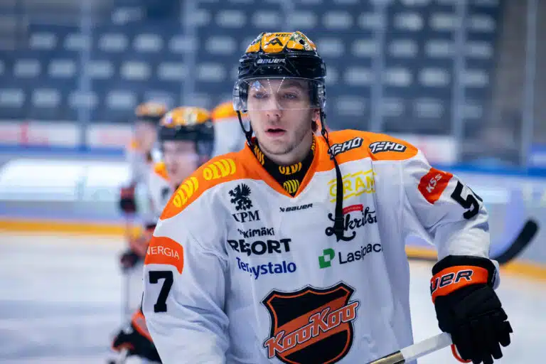 KooKoon pelaaja löi haaroväliin – sai pannaa