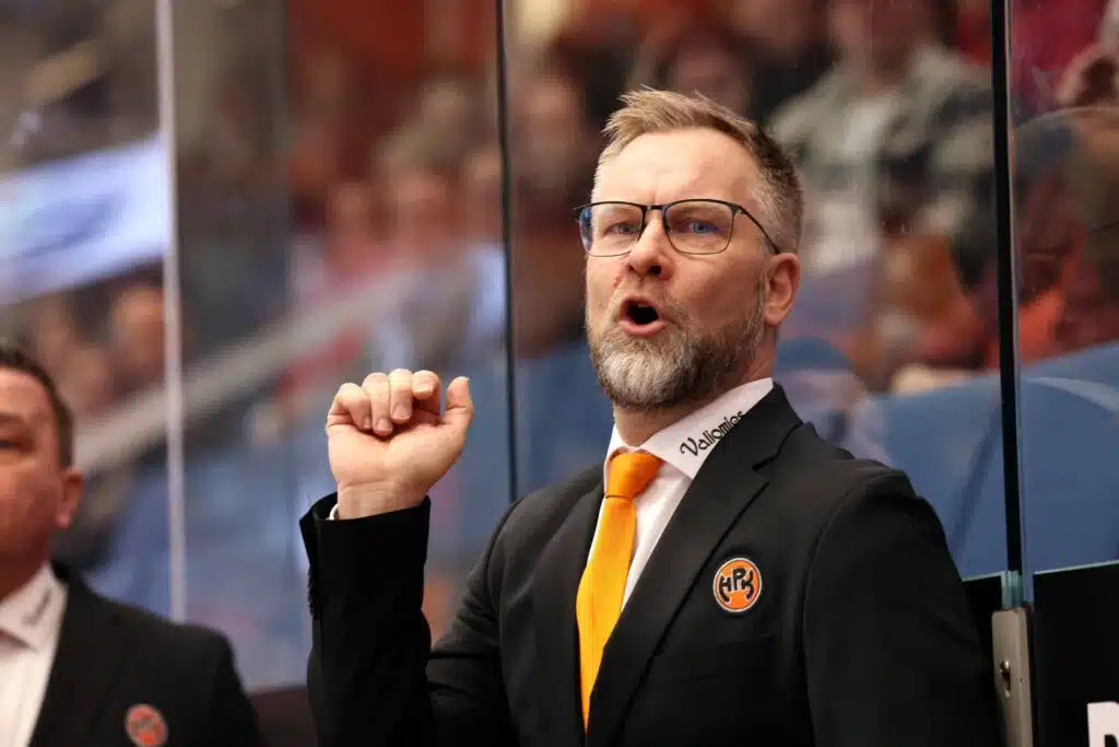Liiga-valmentajalta paljon puhuvat kehut: ”On ollut hienoa katsoa”