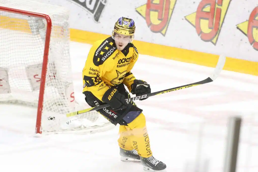 Liigan välierät käynnistyivät rytinällä – vierasjoukkueet ryöstöretkellä