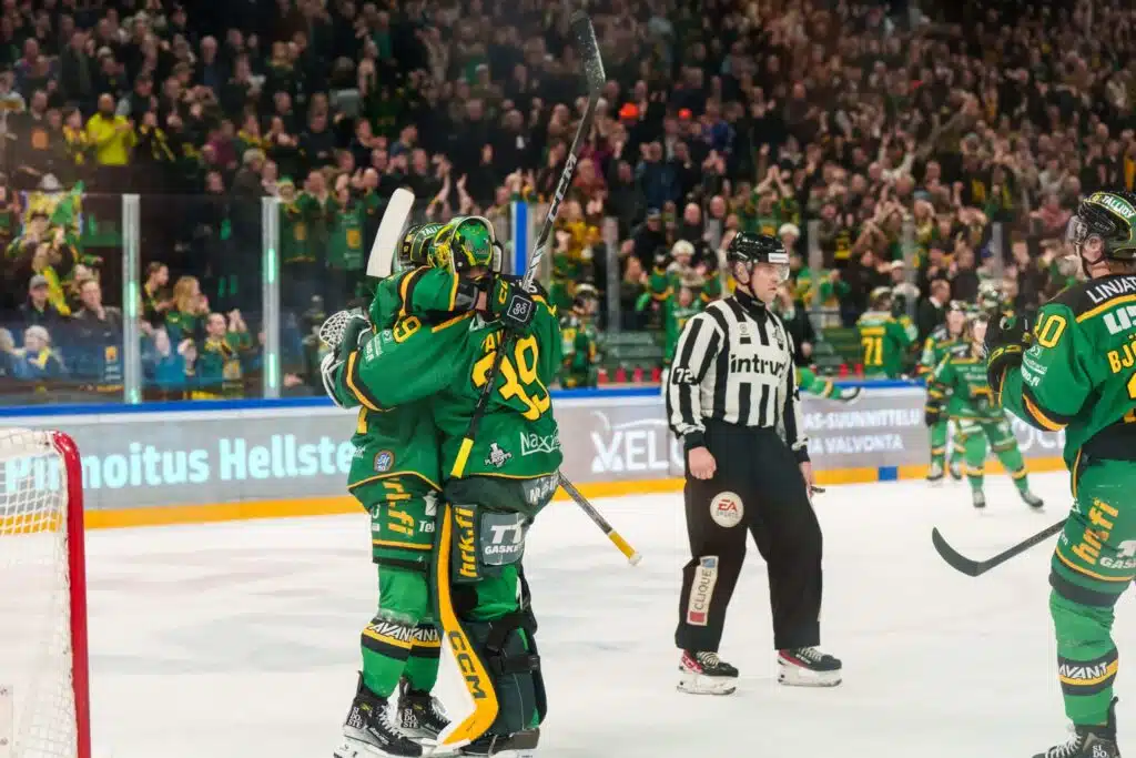 Tappara ja Sport nyt selkä seinää vasten