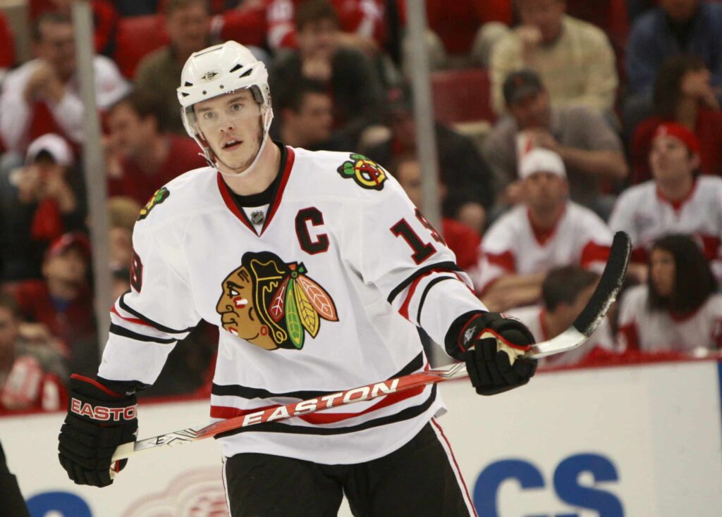 Jonathan Toews valitsee kahden NHL-seuran välillä