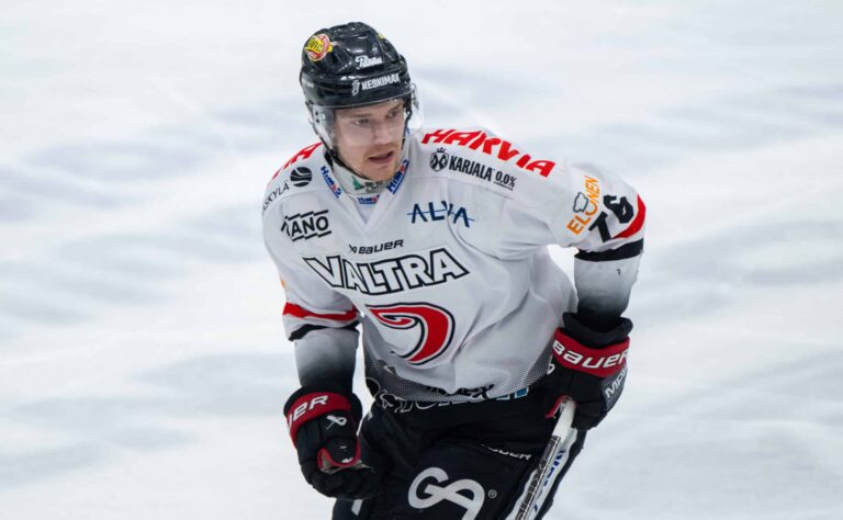 JYPin pelaaja siirtyy Kari Jalosen komentoon