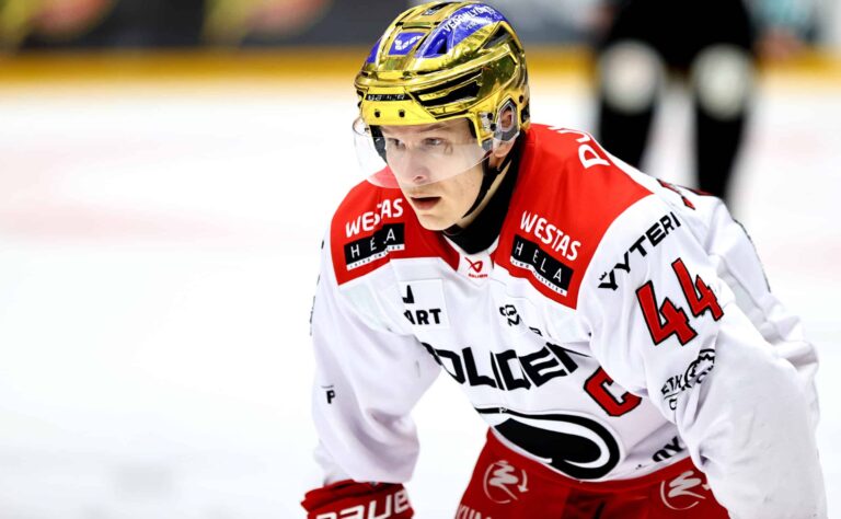 Leijonien MM-pelaaja Ässien kapteenina