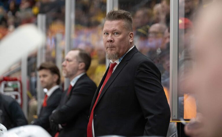 Ässät jyräsi – Lukko-sarja keskiviikon tavoitteena