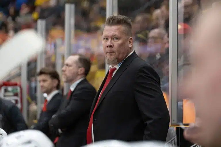 Ässät jyräsi – Lukko-sarja keskiviikon tavoitteena