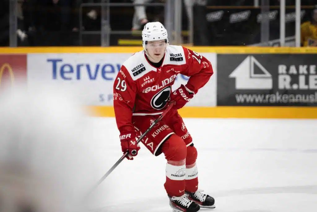 Suomalaislupaukseen on isot odotukset NHL:ssä: ”Kärkiketjujen hyökkääjä”