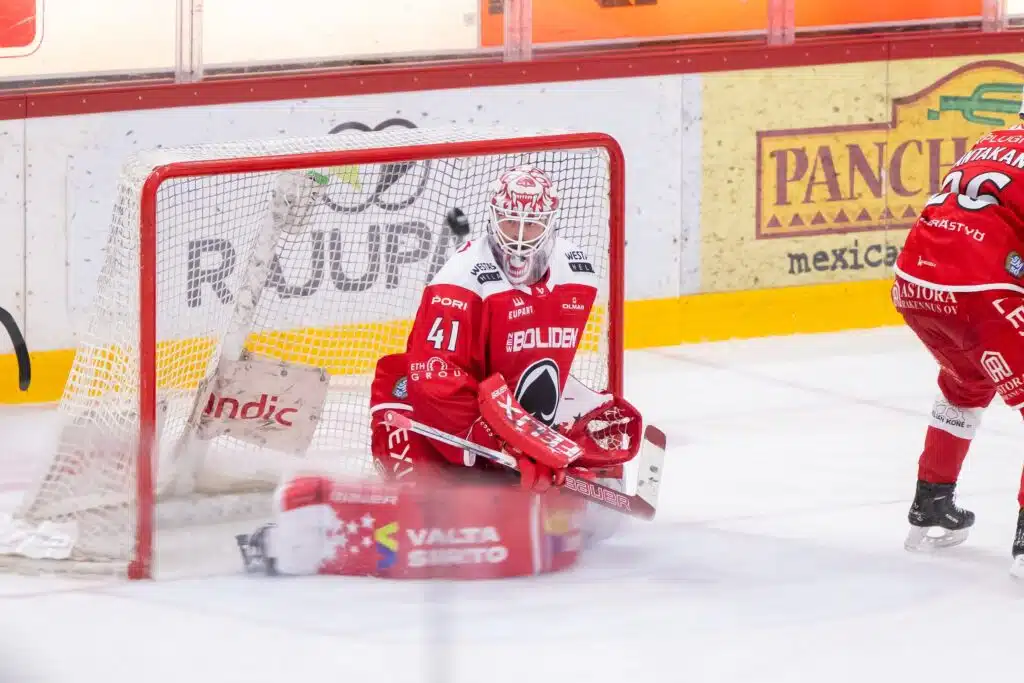 Ässien maalivahti pestattiin Kärppiin