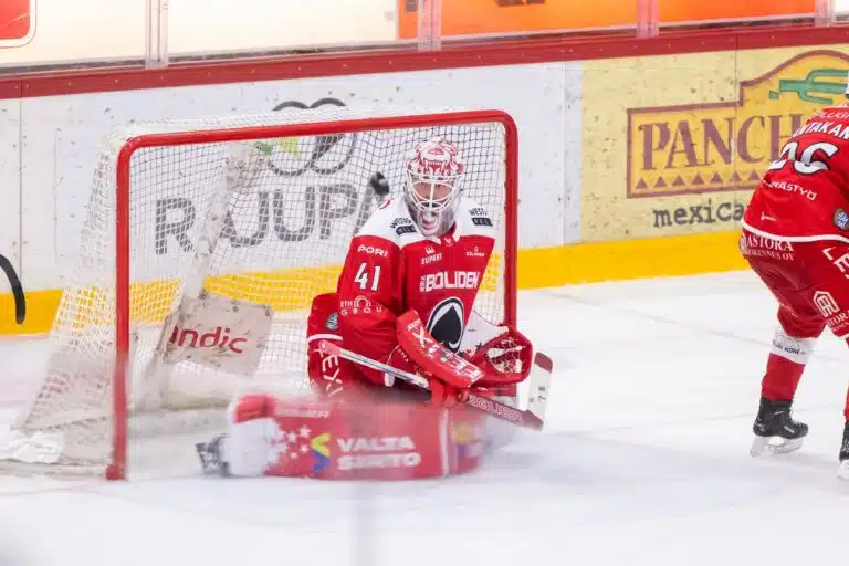 Ässien maalivahti pestattiin Kärppiin