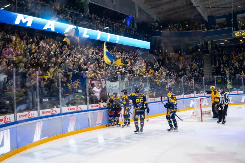 Lukko murskavoittoon ulkomaalaistähtien voimin – Saksan vierailu alkoi maalijuhlilla