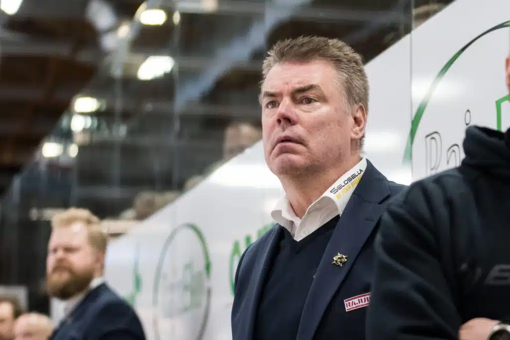 Raimo Helminen sanoi yhdeksän sanaa ja käveli pois