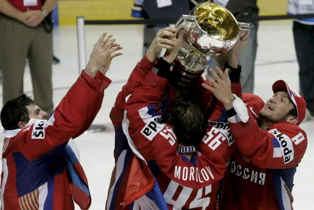 Venäjä ei luovuta jääkiekossa – haastaa KOK:n oikeuteen