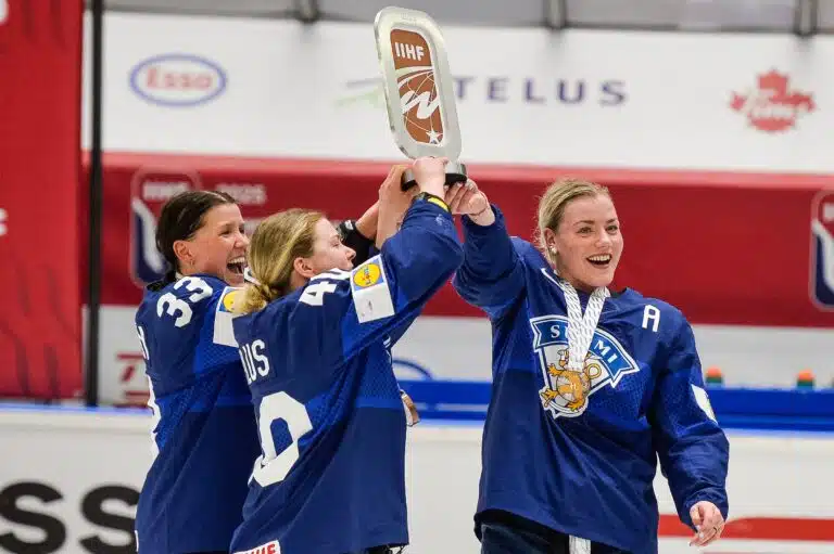 Näkökulma: Naisleijonille moukarinisku päähän