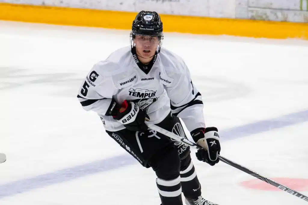 Lähde: SHL-seura nappasi suomalaispuolustajan – NHL-haaveet jäihin
