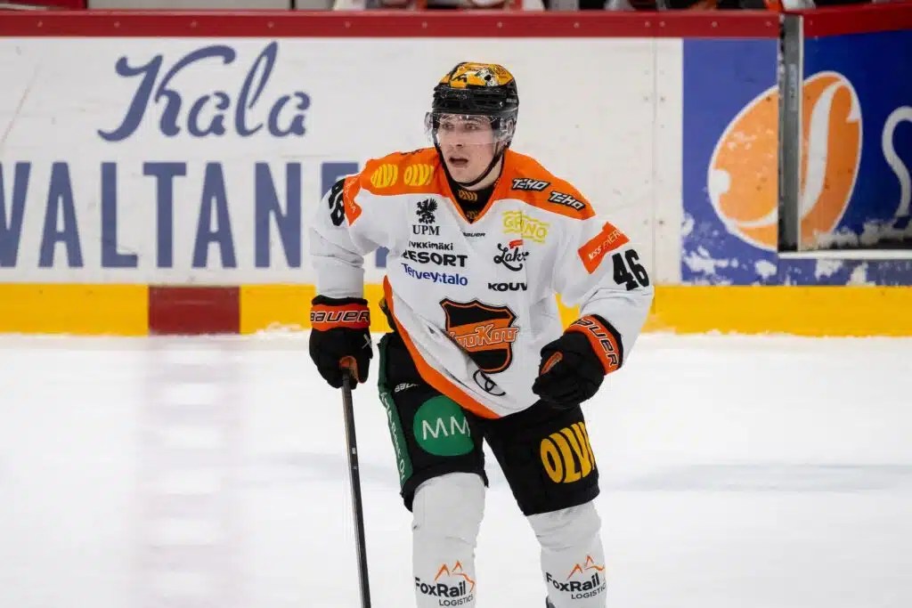 MM-kisapelaaja ja HIFK:n maalivahti Ilvekseen