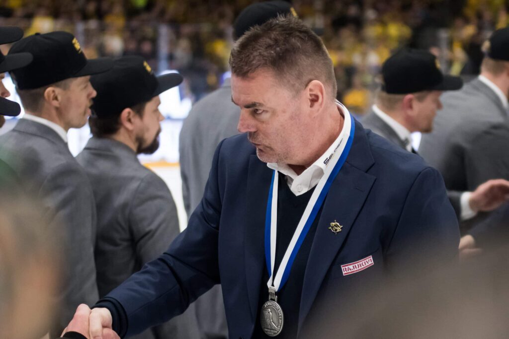 Raimo Helmiselle vain lisää kunniaa