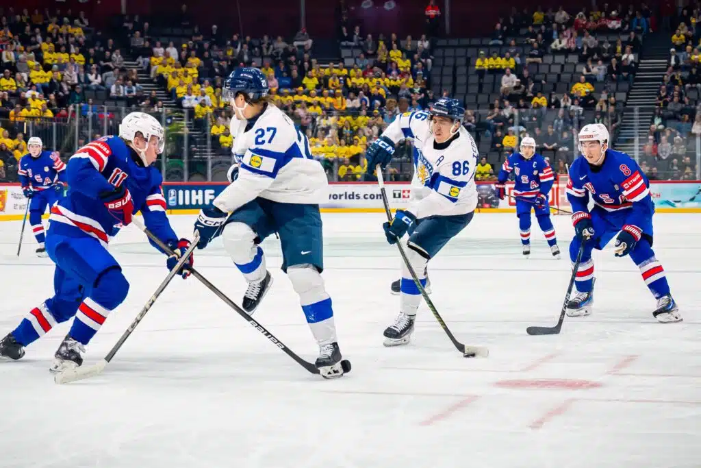 Leijonat nimettiin Tshekin EHT:lle – yksi yksityiskohta nostattaa kulmia