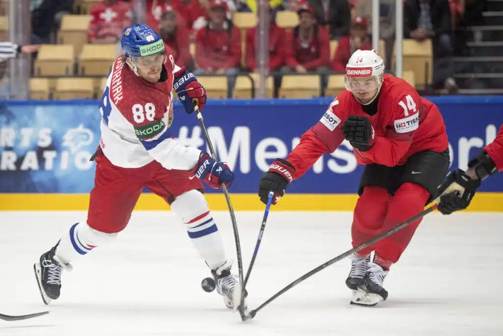 Tshekki taiteili voiton jatkoajalla – legendat asialla