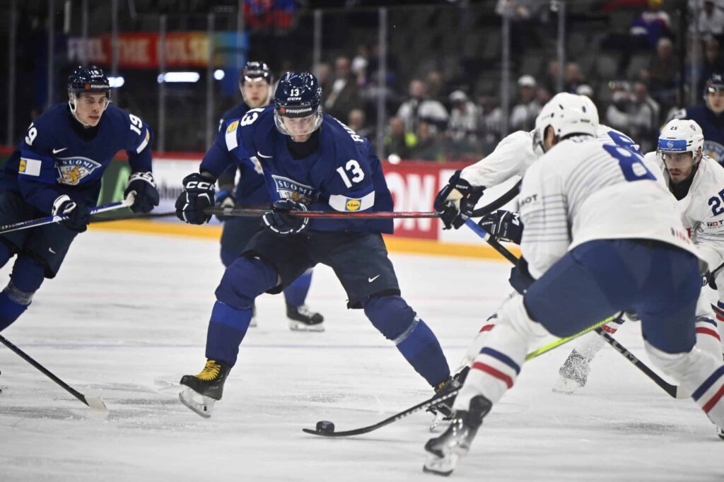 Leijonat piinasi Suomen kansaa – epätoivon kautta Maamme-lauluun